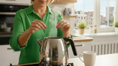 So verhindern Sie Kalk im Wasserkocher: Diese Zutat hilft vor dem Aufkochen